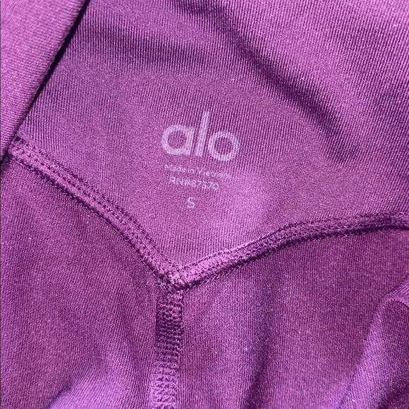 Alo Yoga Airbrush High-Waist Highlight Goddess Leggings in the Dark Plum & Black - Picture 7 of 7